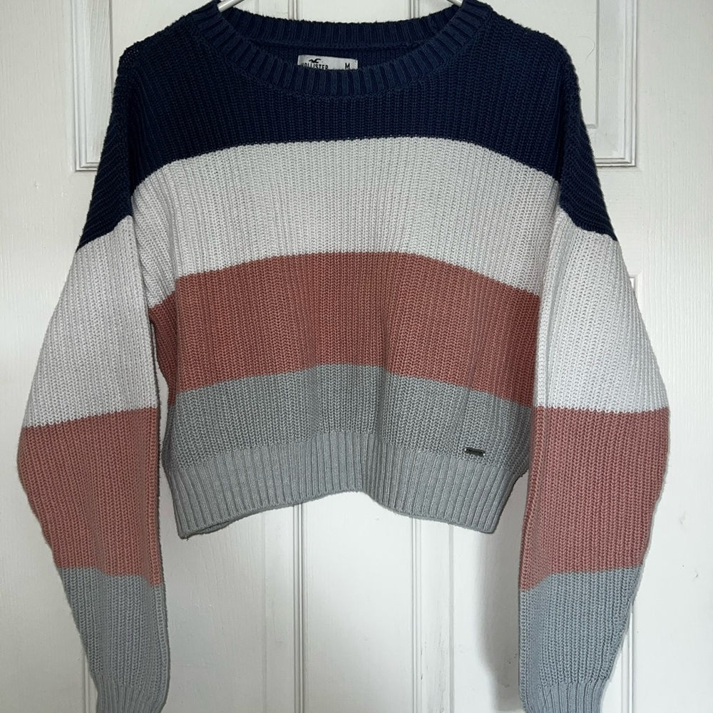 Holister cropped sweater cozy for any occasion